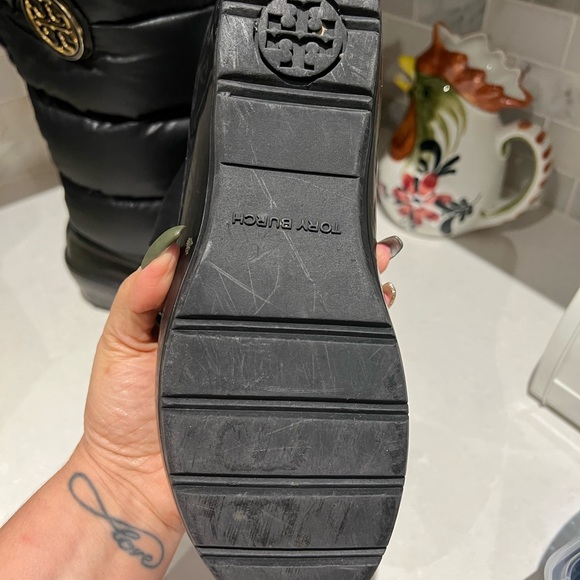 VEUC AUTHENTIC TORY BURCH PUFFER BOOTS SIZE 9 - Picture 3 of 3